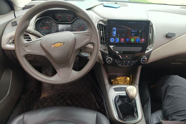 Used Chevrolet Cruze 2015 1.5L Manual Fashion Edition Center Console