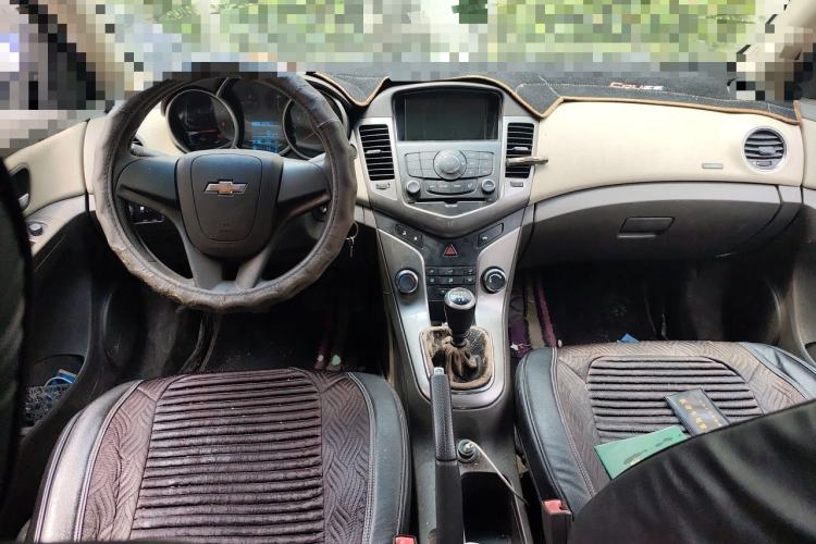 Used Chevrolet Cruze 2015 1.5L Classic SE MT Center Console