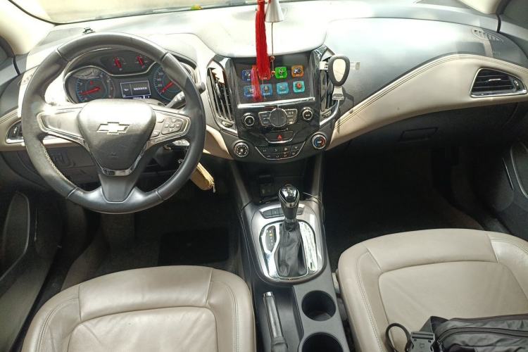 Used Chevrolet Cruze 2015 1.4T DCG Luxury Edition Center Console