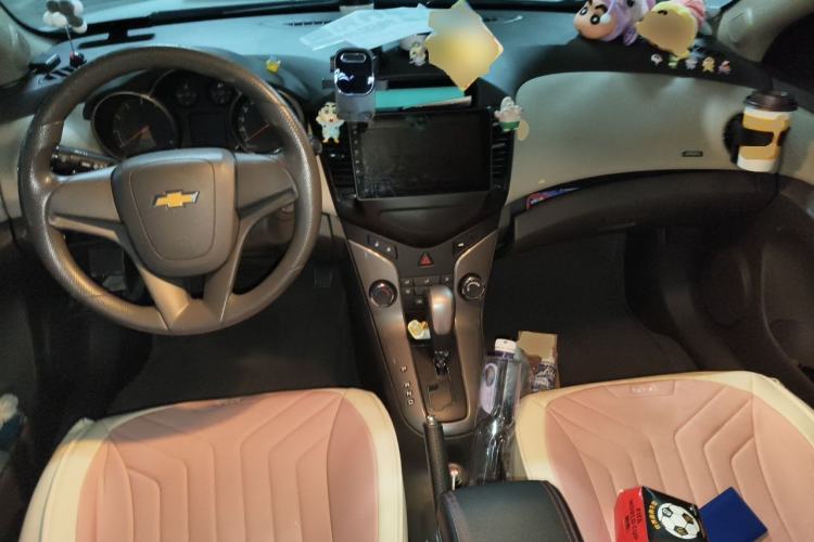 Used Chevrolet Cruze 2015 1.5L Classic SE AT Center Console