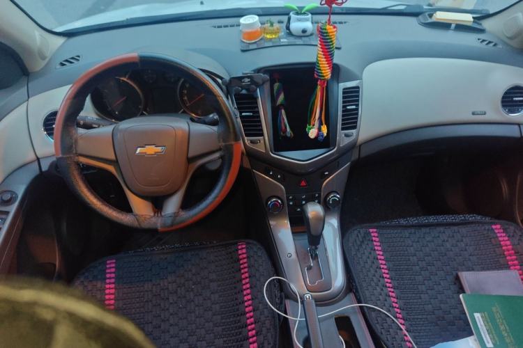 Used Chevrolet Cruze 2015 1.5L Classic SE AT Center Console