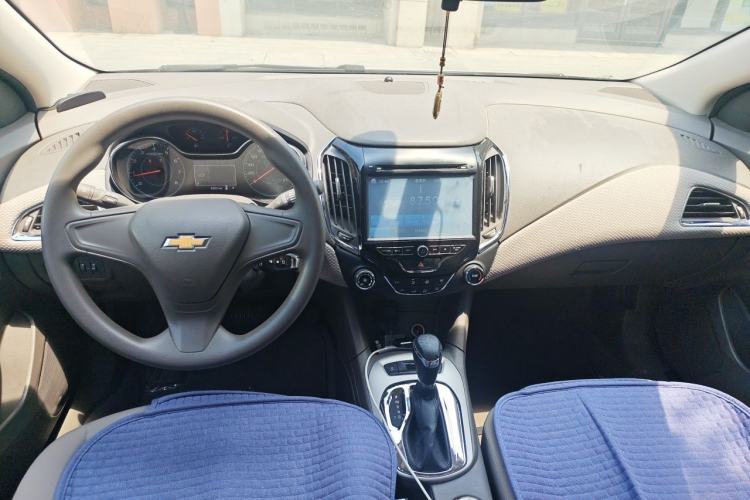 Used Chevrolet Cruze 2015 1.5L Automatic Fashion Navigation Edition Center Console
