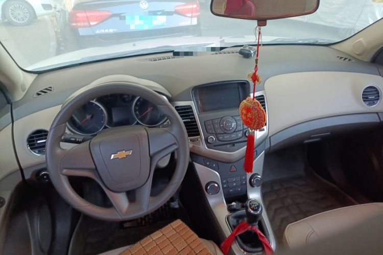 Used Chevrolet Cruze 2015 1.5L Classic SL MT Center Console
