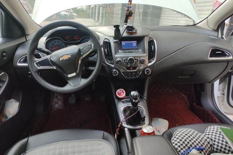 Used Chevrolet Cruze 2015 1.5L Manual Elite Edition Center Console
