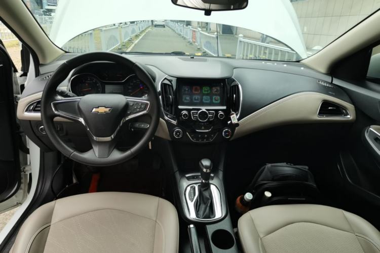 Used Chevrolet Cruze 2015 1.5L Automatic Luxury Edition Center Console