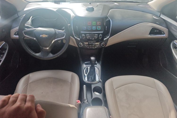 Used Chevrolet Cruze 2015 1.5L Automatic Luxury Edition Center Console