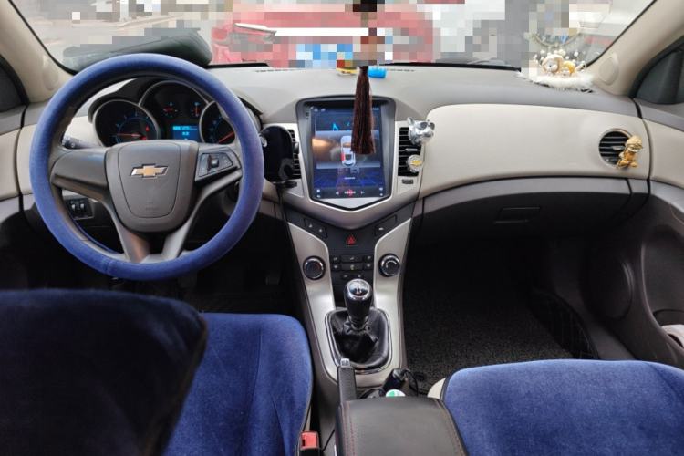 Used Chevrolet Cruze 2015 1.5L Classic SL MT Center Console
