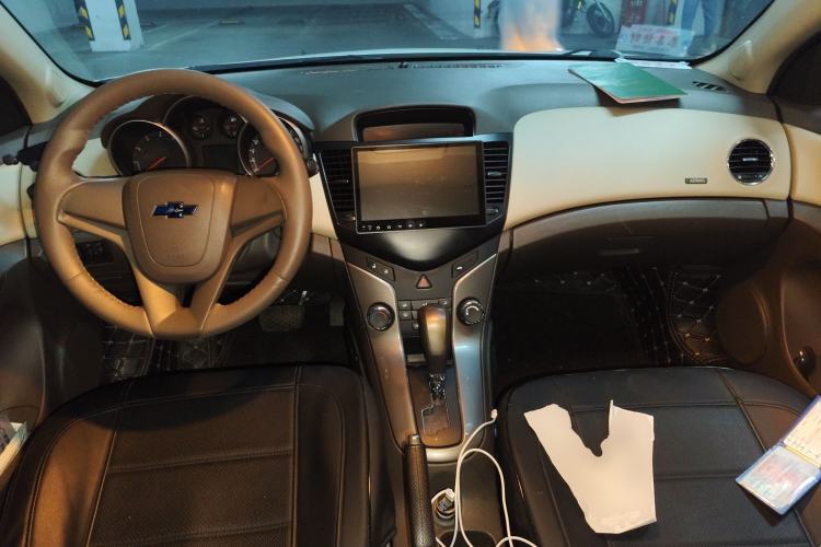 Used Chevrolet Cruze 2015 1.5L Classic SE AT Center Console