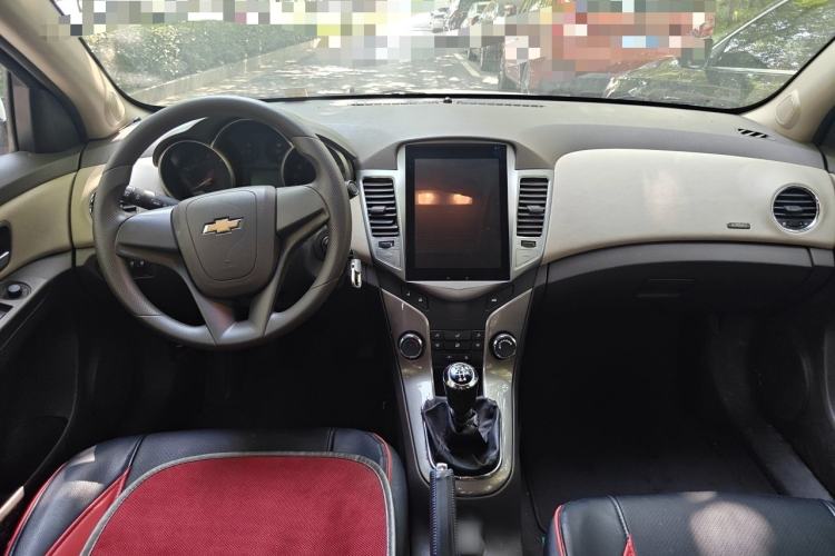 Used Chevrolet Cruze 2015 1.5L Classic SE MT Center Console