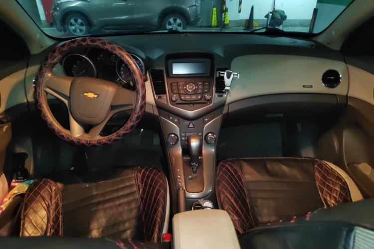 Used Chevrolet Cruze 2015 1.5L Classic SE AT Center Console