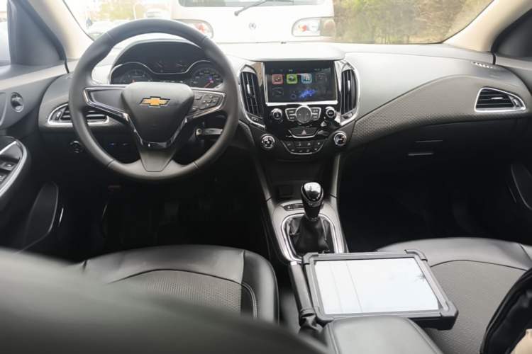 Used Chevrolet Cruze 2015 1.5L Manual Elite Edition Center Console
