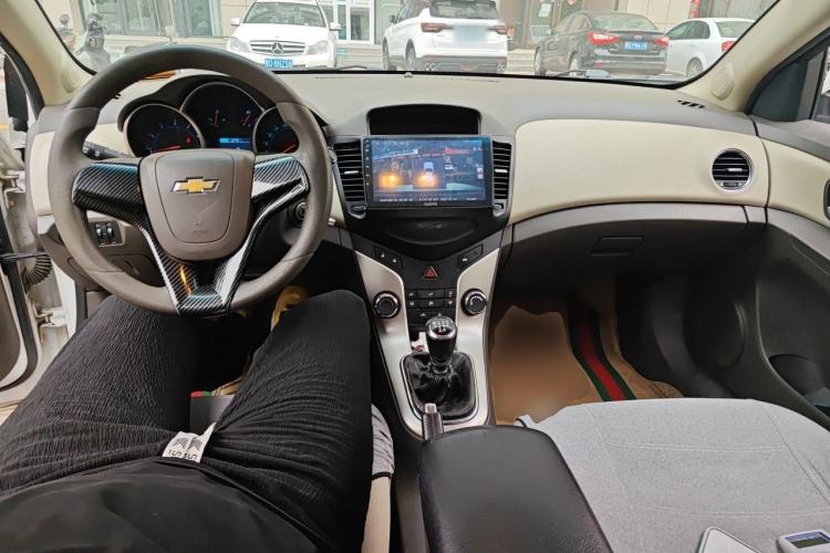 Used Chevrolet Cruze 2015 1.5L Classic SL MT Center Console