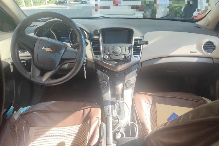 Used Chevrolet Cruze 2015 1.5L Classic SE AT Center Console