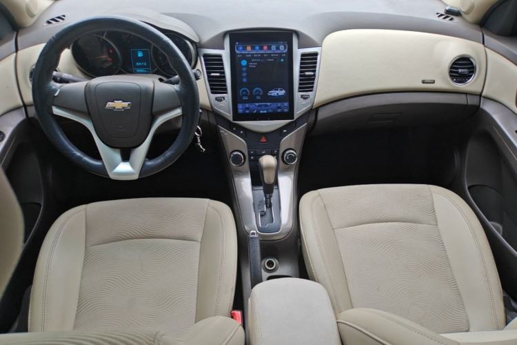 Used Chevrolet Cruze 2015 1.5L Classic SE AT Center Console