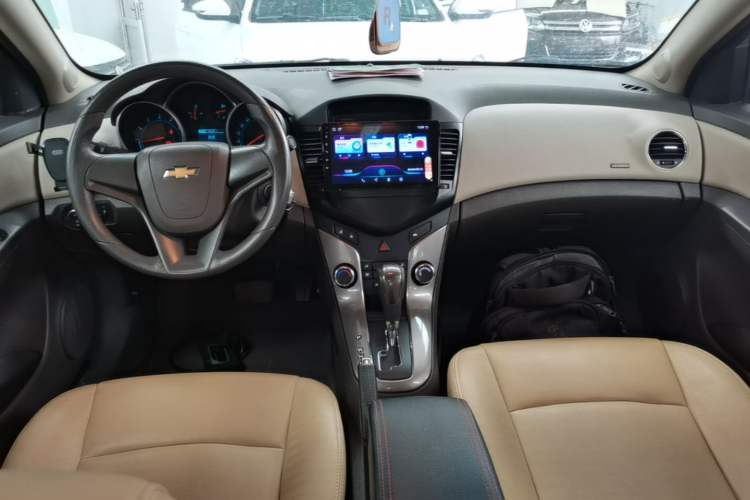 Used Chevrolet Cruze 2015 1.5L Classic SE AT Center Console