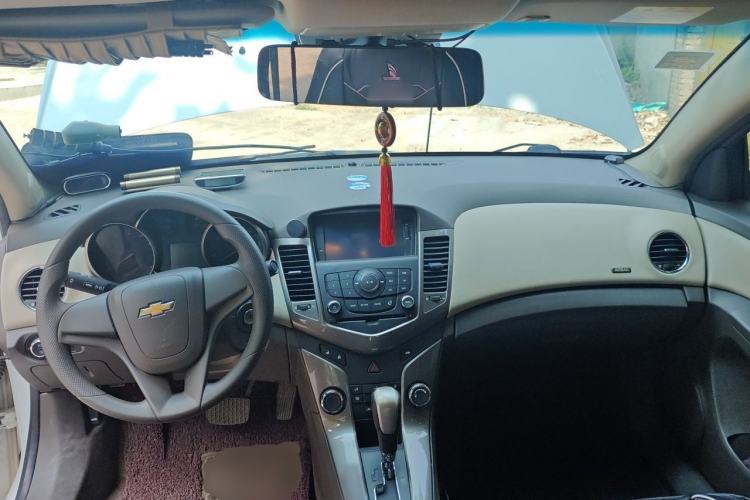 Used Chevrolet Cruze 2015 1.5L Classic SE AT Center Console