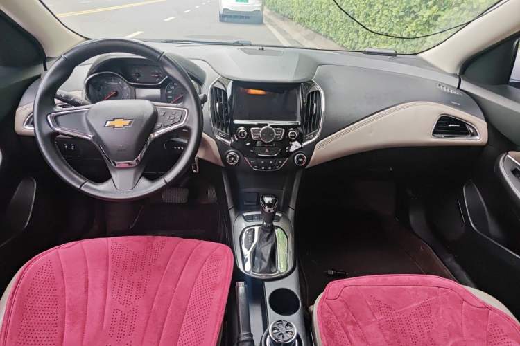 Used Chevrolet Cruze 2015 1.4T DCG Luxury Edition Center Console