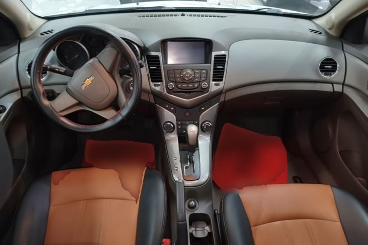 Used Chevrolet Cruze 2015 1.5L Classic SE AT Center Console