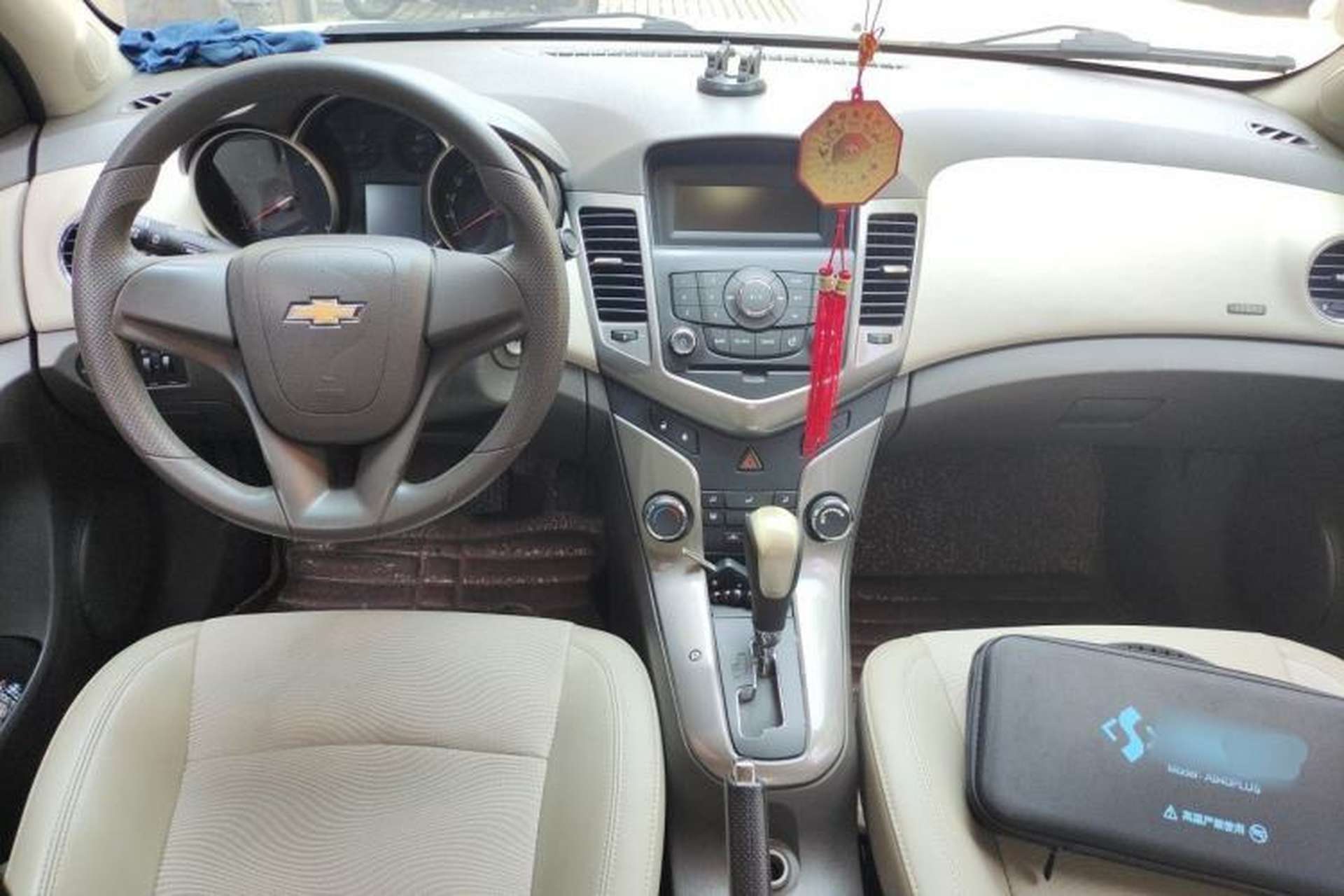 Used Chevrolet Cruze 2015 1.5L Classic SE AT Center Console