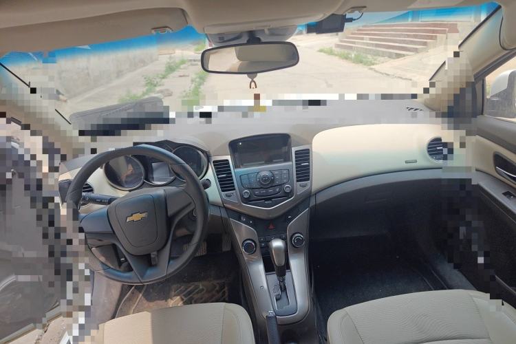Used Chevrolet Cruze 2015 1.5L Classic SE AT Center Console