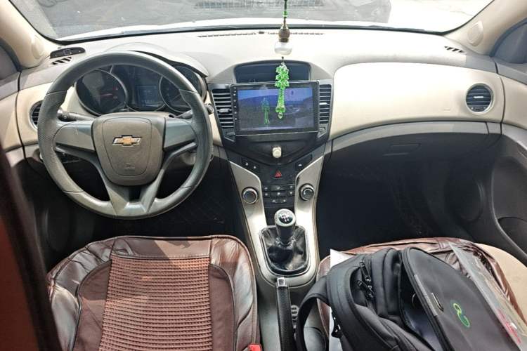 Used Chevrolet Cruze 2015 1.5L Classic SL MT Center Console