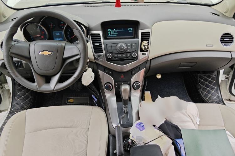 Used Chevrolet Cruze 2015 1.5L Classic SE AT Center Console