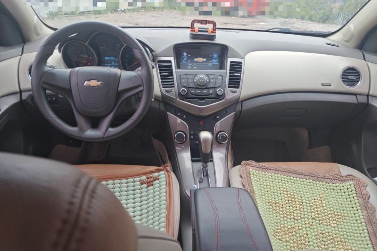 Used Chevrolet Cruze 2015 1.5L Classic SE AT Center Console