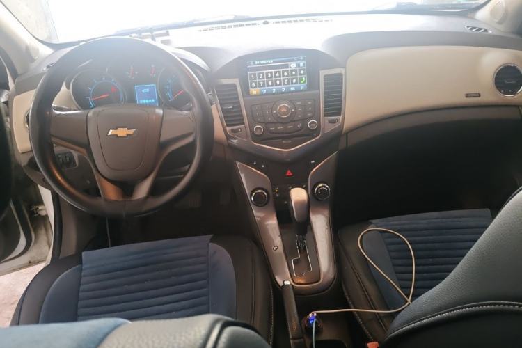 Used Chevrolet Cruze 2015 1.5L Classic SE AT Center Console