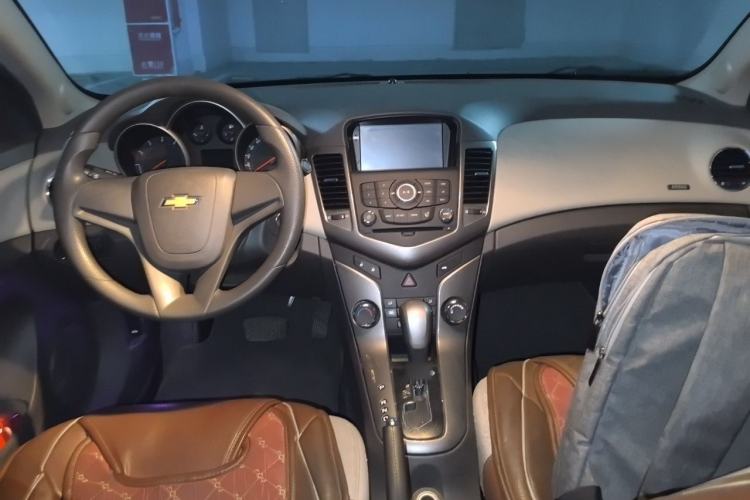 Used Chevrolet Cruze 2015 1.5L Classic SE AT Center Console