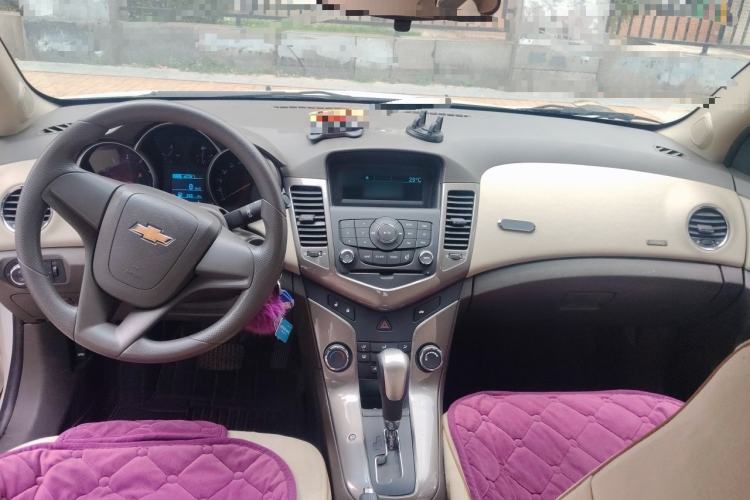 Used Chevrolet Cruze 2015 1.5L Classic SE AT Center Console