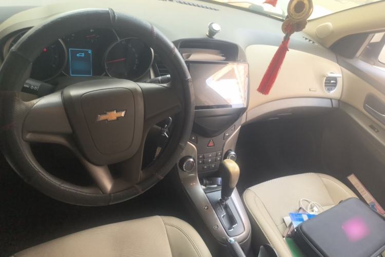 Used Chevrolet Cruze 2015 1.5L Classic SE AT Center Console