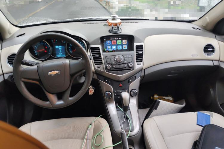 Used Chevrolet Cruze 2015 1.5L Classic SE AT Center Console