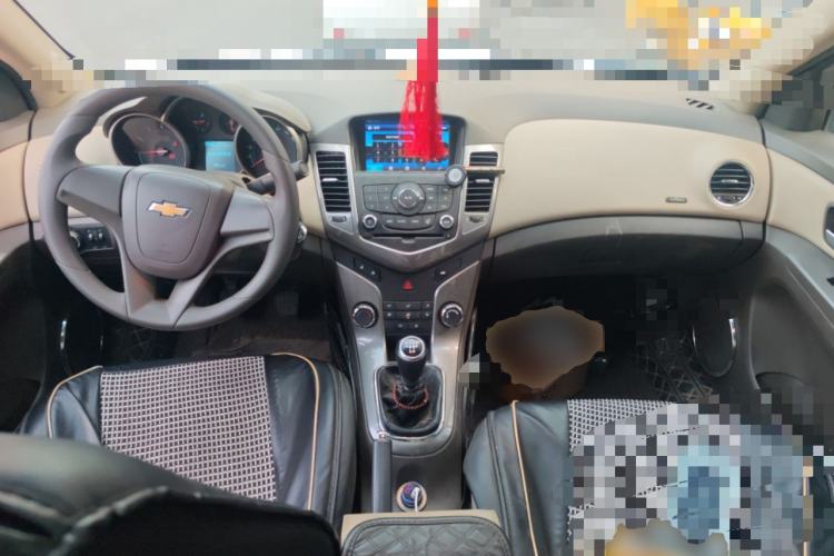Used Chevrolet Cruze 2015 1.5L Classic SE MT Center Console
