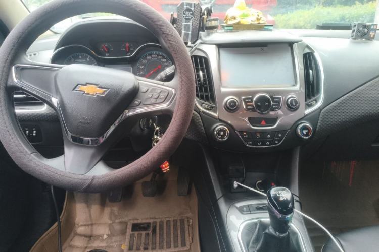 Used Chevrolet Cruze 2015 1.5L Manual Elite Edition Center Console