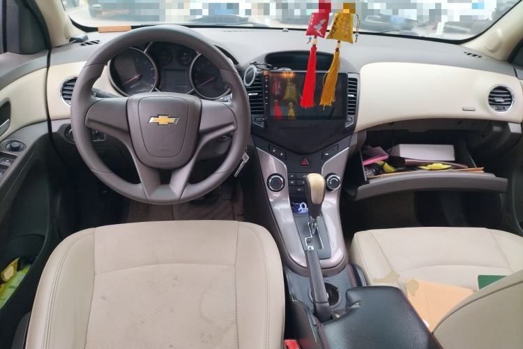 Used Chevrolet Cruze 2015 1.5L Classic SE AT Center Console