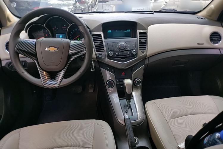 Used Chevrolet Cruze 2015 1.5L Classic SE AT Center Console