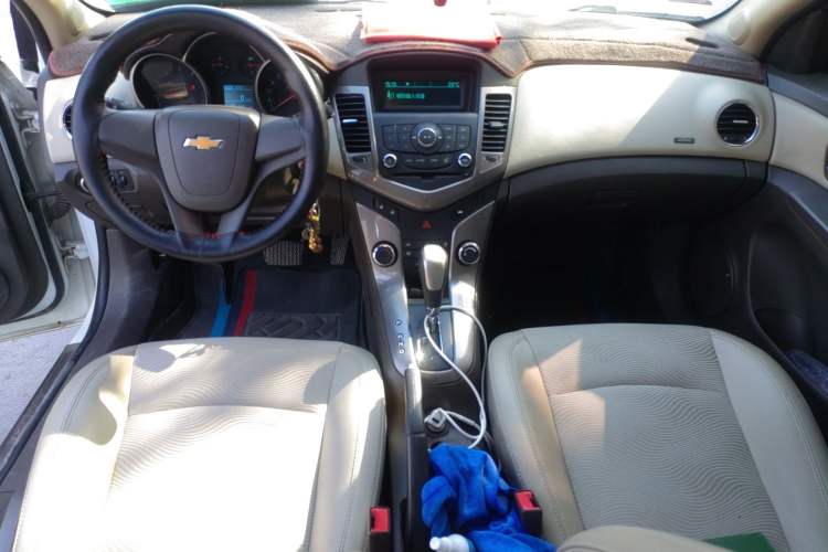 Used Chevrolet Cruze 2015 1.5L Classic SE AT Center Console