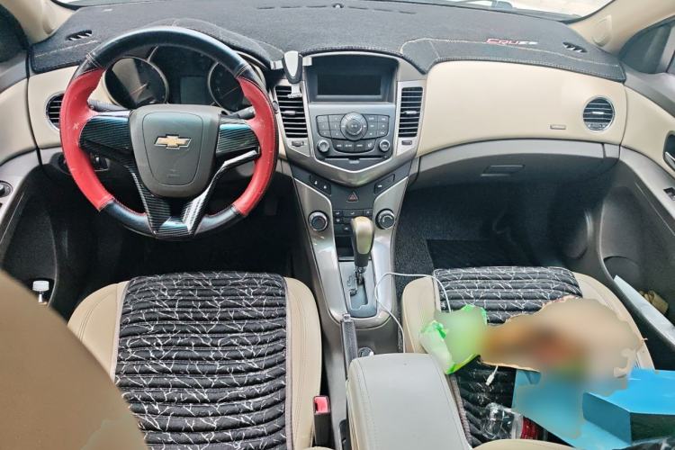 Used Chevrolet Cruze 2015 1.5L Classic SE AT Center Console