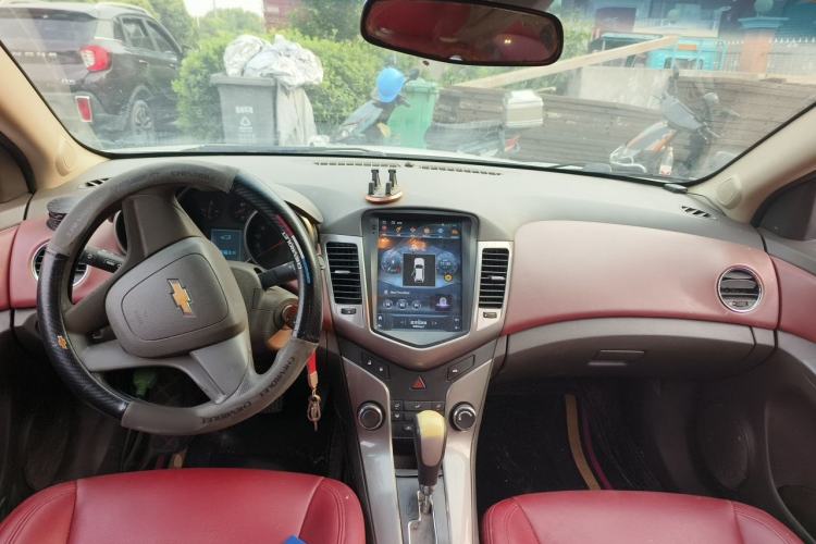 Used Chevrolet Cruze 2015 1.5L Classic SE AT Center Console