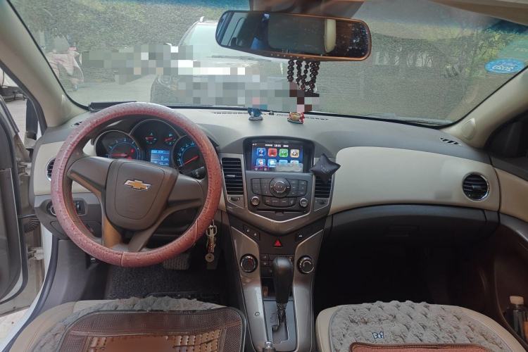 Used Chevrolet Cruze 2015 1.5L Classic SE AT Center Console