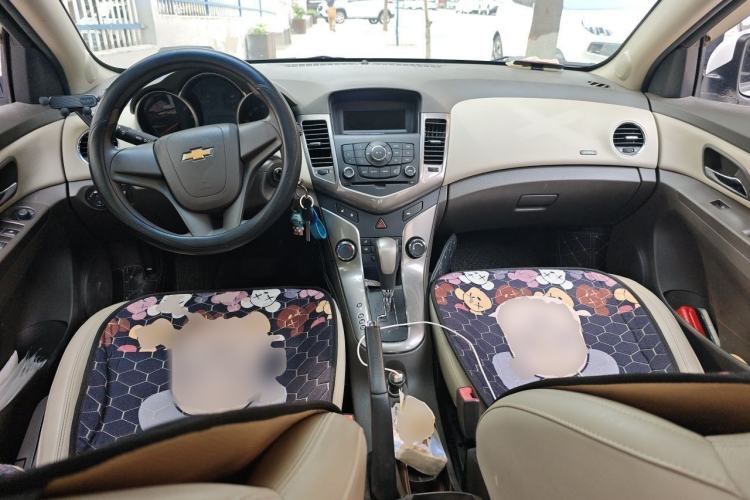 Used Chevrolet Cruze 2015 1.5L Classic SE AT Center Console