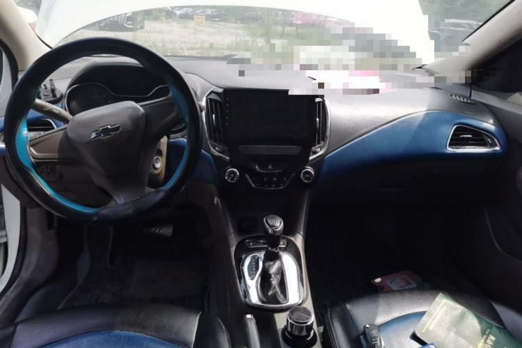 Used Chevrolet Cruze 2015 1.5L Automatic Fashion Navigation Edition Center Console