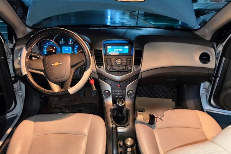 Used Chevrolet Cruze 2015 1.5L Classic SL MT Center Console