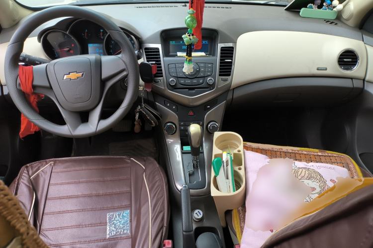 Used Chevrolet Cruze 2015 1.5L Classic SE AT Center Console