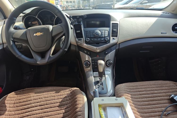 Used Chevrolet Cruze 2015 1.5L Classic SE AT Center Console
