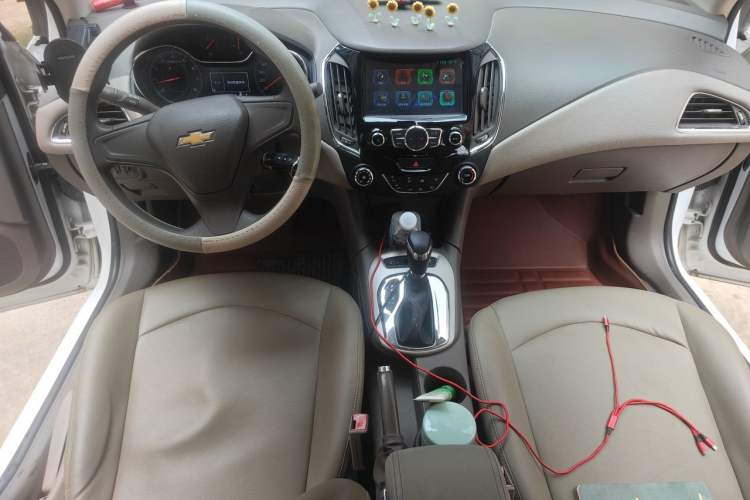 Used Chevrolet Cruze 2015 1.5L Automatic Fashion Navigation Edition Center Console