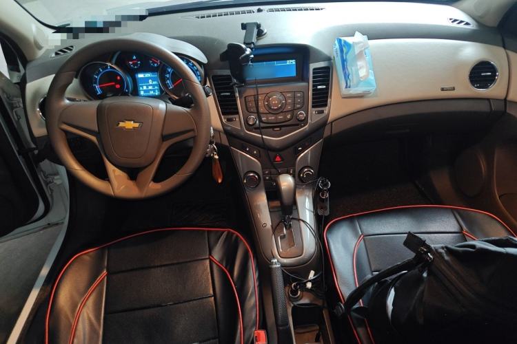 Used Chevrolet Cruze 2015 1.5L Classic SE AT Center Console