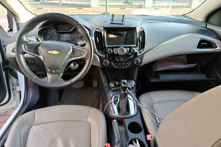 Used Chevrolet Cruze 2015 1.4T DCG Luxury Edition Center Console