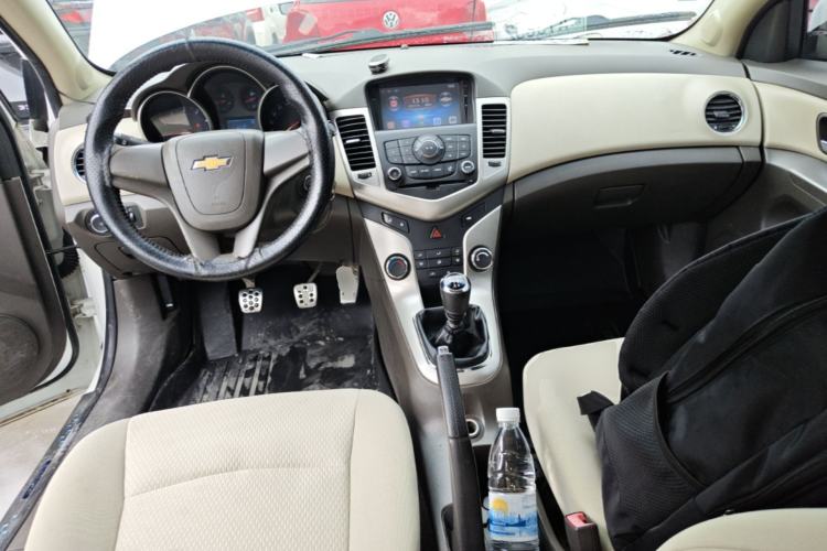 Used Chevrolet Cruze 2015 1.5L Classic SL MT Center Console