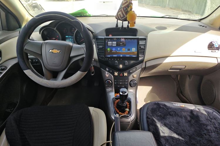 Used Chevrolet Cruze 2015 1.5L Classic SE MT Center Console